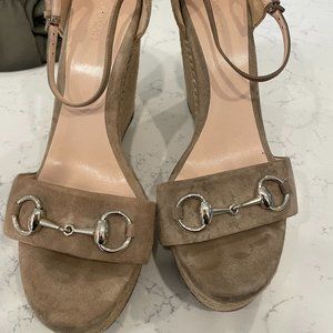 Gucci Carolina raffia wedge shoe